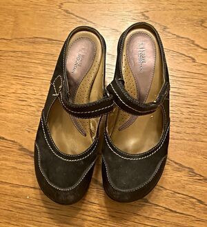 White Mountain Black Leather Mary Jane Wedge Heel Hook & Loop Strap 8.5M